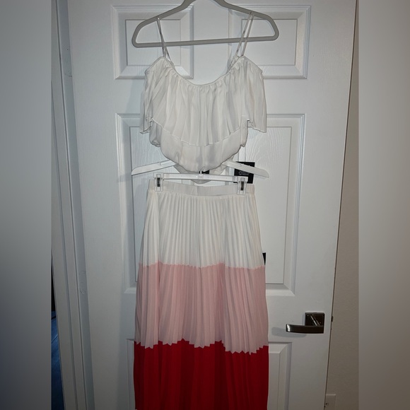 Lulu’s Colorblock Pleated Two Piece - Picture 2 of 4